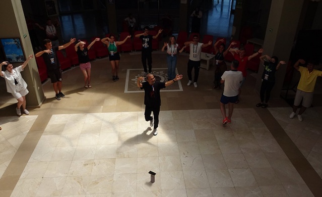 Trabzon'da 3 kıtaya horon dersi. Foto Haber 3