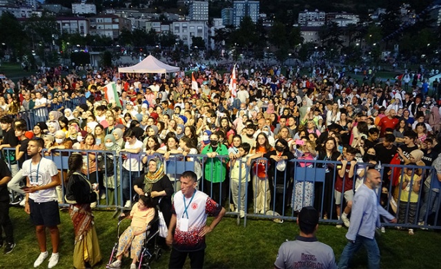 Trabzon'da 3 kıtaya horon dersi. Foto Haber 7