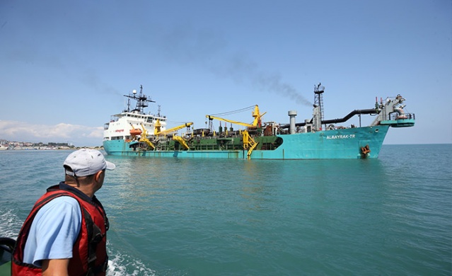 Trabzon Limanı'nda 30 yıl sonra yapılan dip taramasında 100 ton çöp çıktı. Foto Haber 8