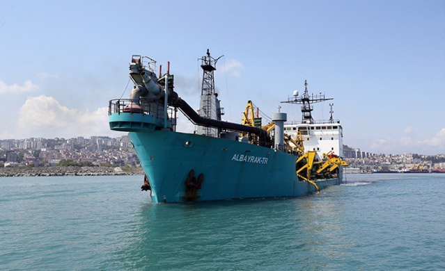 Trabzon Limanı'nda 30 yıl sonra yapılan dip taramasında 100 ton çöp çıktı. Foto Haber 9