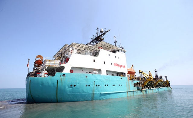 Trabzon Limanı'nda 30 yıl sonra yapılan dip taramasında 100 ton çöp çıktı. Foto Haber 7