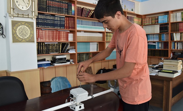 İki kardeş atık malzemelerden dedektör yaptı. Foto Haber 2