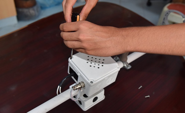 İki kardeş atık malzemelerden dedektör yaptı. Foto Haber 1