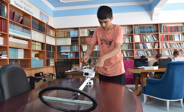 İki kardeş atık malzemelerden dedektör yaptı. Foto Haber 3