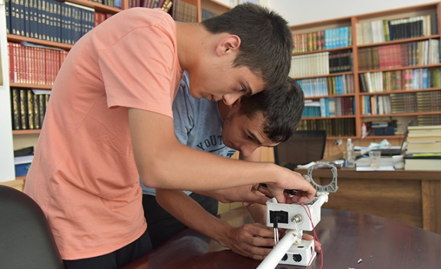 İki kardeş atık malzemelerden dedektör yaptı. Foto Haber 4