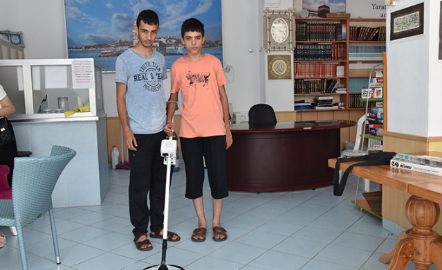İki kardeş atık malzemelerden dedektör yaptı. Foto Haber 7