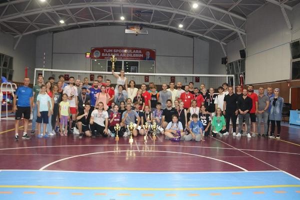 Akçaabat’ta voleybol turnuvası sona erdi. Foto Haber 6