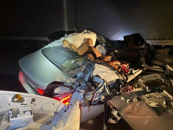 Artvin'de lüks araçla tıra çarpan genç doğum gününde hayatını kaybetti Foto Haber 2