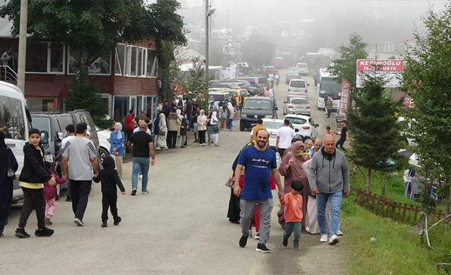 Arap turistler Trabzon'da en çok yaylaları tercih ediyor. Foto Haber 10
