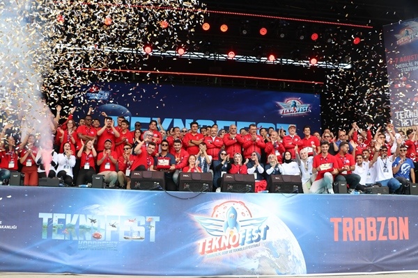 TEKNOFEST KARADENİZ Trabzon'da ödül töreni düzenlendi. Foto Haber 11