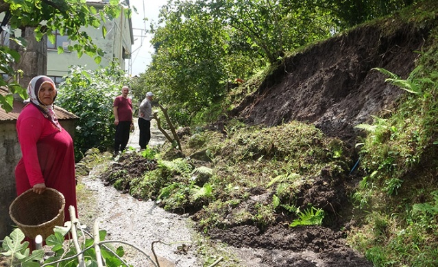 Komşu ilde şiddetli yağış sonrası meydana gelen sel ve heyelanların yaraları sarılıyor 7