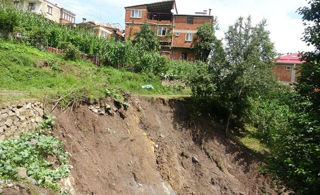 Komşu ilde şiddetli yağış sonrası meydana gelen sel ve heyelanların yaraları sarılıyor 10