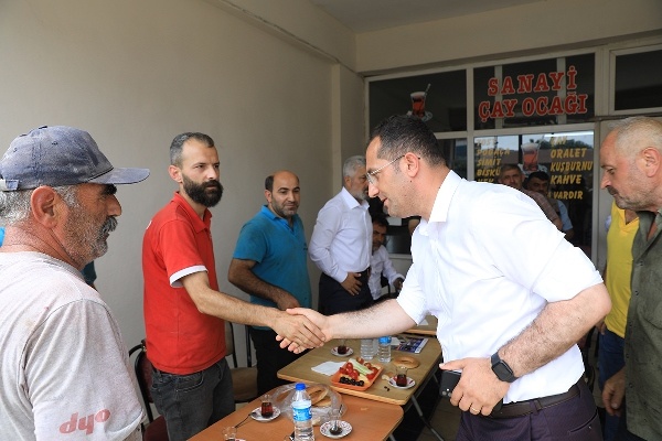 Günnar ve Ekim vatandaşlarla bir araya geldi. Foto Haber 8