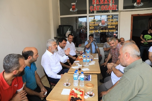 Günnar ve Ekim vatandaşlarla bir araya geldi. Foto Haber 10