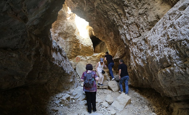 Doğa harikası Cehennem Deresi Kanyonu'nda yürüyüş merdiveni için kayaları oyup kazıdılar 4
