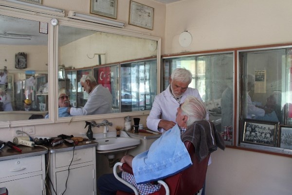 Bayburt'un en yaşlı berberi! Mesaiye böyle başlıyor. Foto Galeri 4