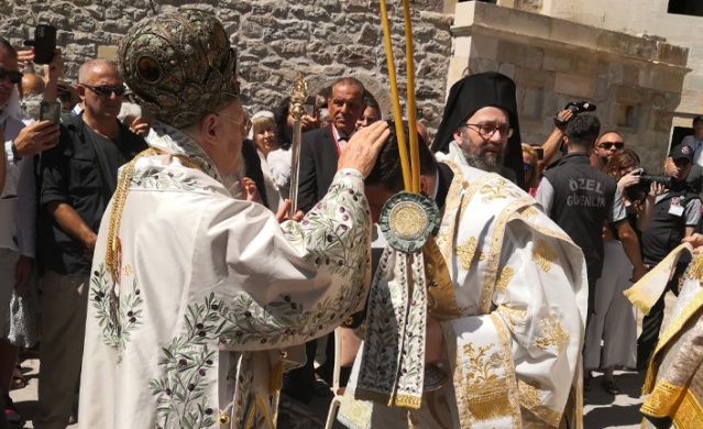 Bartholomeos Sümela Manastırı'nda düzenlenecek ayin için Trabzon'a geldi. Foto Haber 17