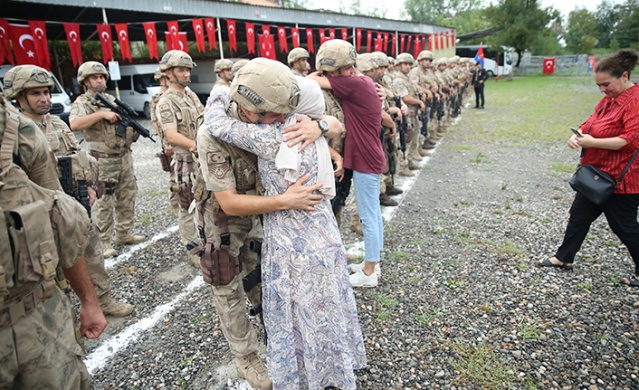Suriye'ye gidecek Komandolar bayraklar ve dualarla uğurlandı 13