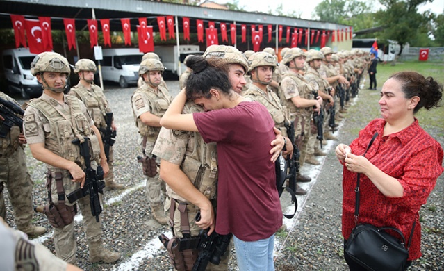 Suriye'ye gidecek Komandolar bayraklar ve dualarla uğurlandı 11