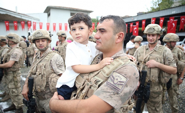 Suriye'ye gidecek Komandolar bayraklar ve dualarla uğurlandı 16
