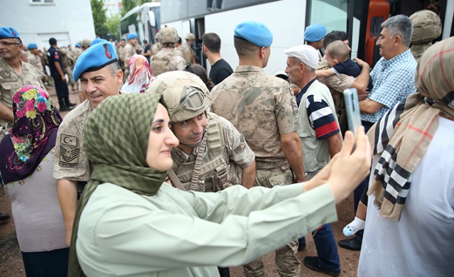 Suriye'ye gidecek Komandolar bayraklar ve dualarla uğurlandı 12