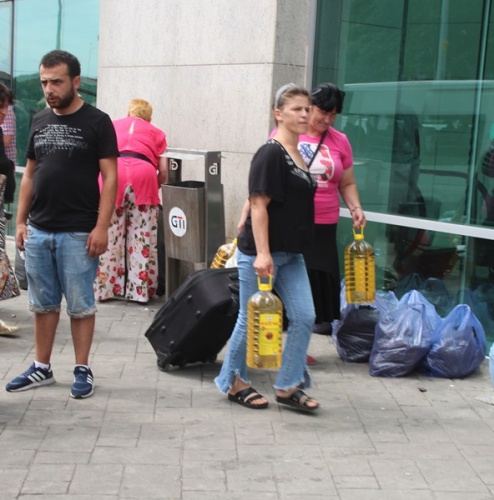 Gürcüler'den karınca ticareti! Türkiye'ye geçip marketlerde kuyruk oluyorlar - Foto Haber 2