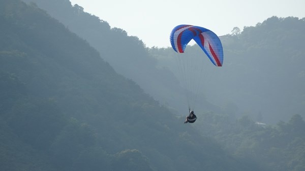 Ordu’da yamaç paraşütü kumsala düştü: 2 yaralı - Foto Galeri 1