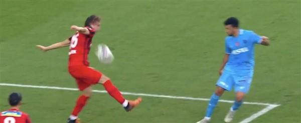 Trabzonspor'un kazandığı penaltı için spor yorumcuları ne dedi? Farklı görüş yok! Foto Galeri 8