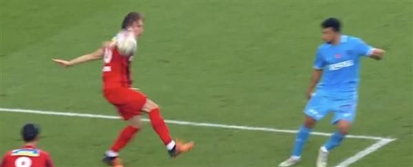 Trabzonspor'un kazandığı penaltı için spor yorumcuları ne dedi? Farklı görüş yok! Foto Galeri 7