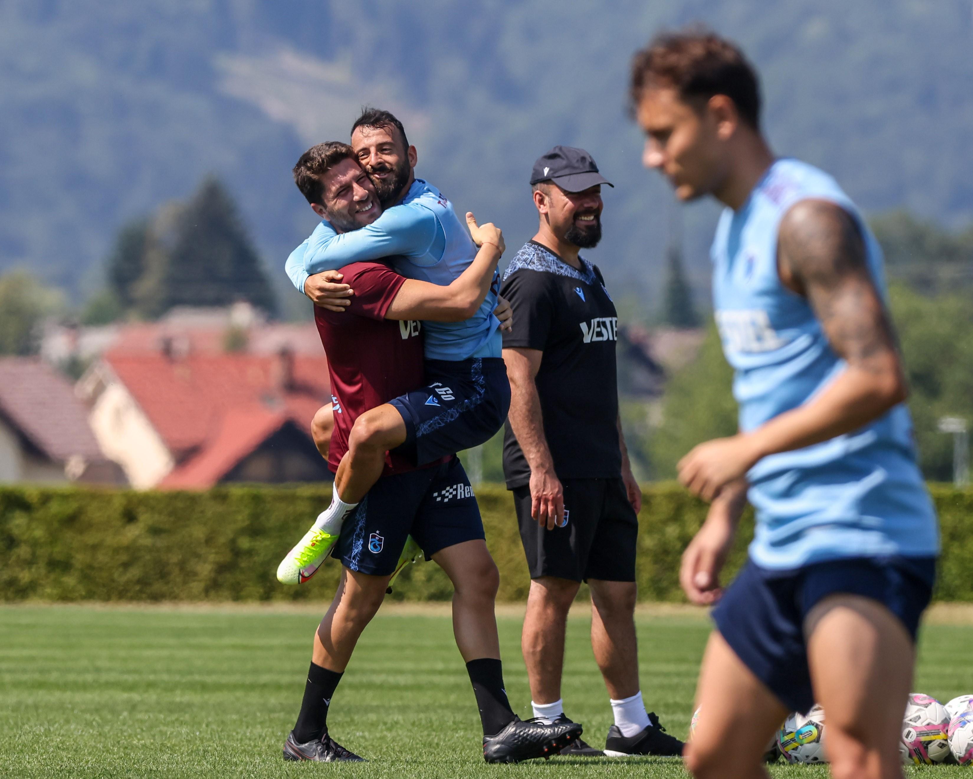 Yıldız isimden övgü dolu sözler: Trabzonspor'un parçası olmaktan gurur duyuyorum. Foto Haber 2