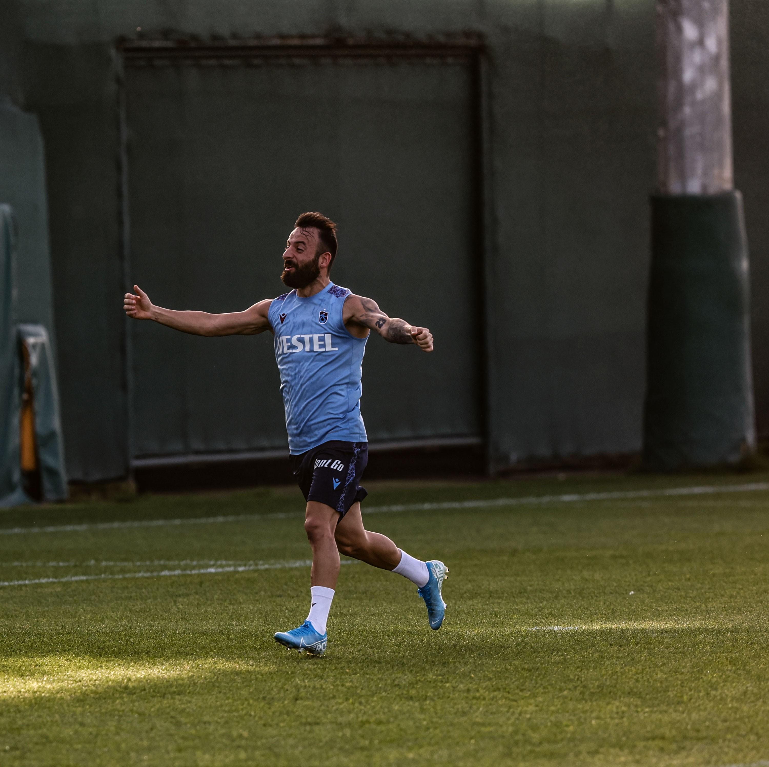 Yıldız isimden övgü dolu sözler: Trabzonspor'un parçası olmaktan gurur duyuyorum. Foto Haber 5