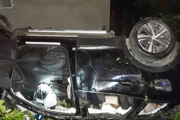 Gümüşhane'de otomobil 50 metre yuvarlandı. Foto Haber 4