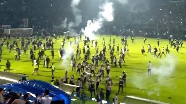 Katliam gibi futbol maçı! 174 ölü, 180 yaralı. Foto Haber 2