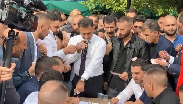 Aşiret düğününde toplanan para şaşırttı! Saymak saatler sürdü. Foto Haber 3