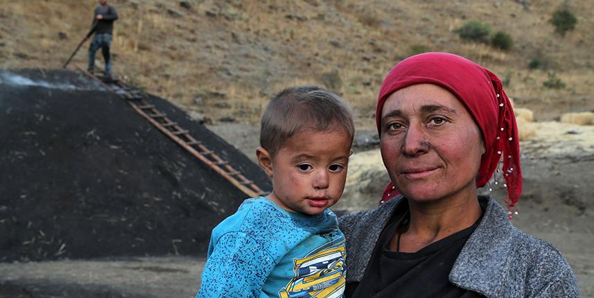 ‘Torlakçılar’ekmeklerini  ateş ve külden çıkarıyor. Foto Galeri 12