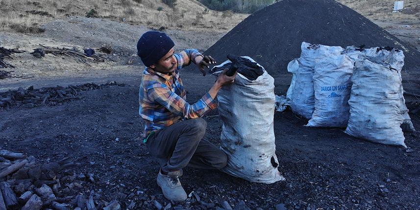 ‘Torlakçılar’ekmeklerini  ateş ve külden çıkarıyor. Foto Galeri 5