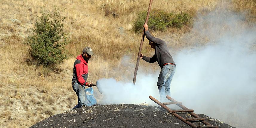 ‘Torlakçılar’ekmeklerini  ateş ve külden çıkarıyor. Foto Galeri 6