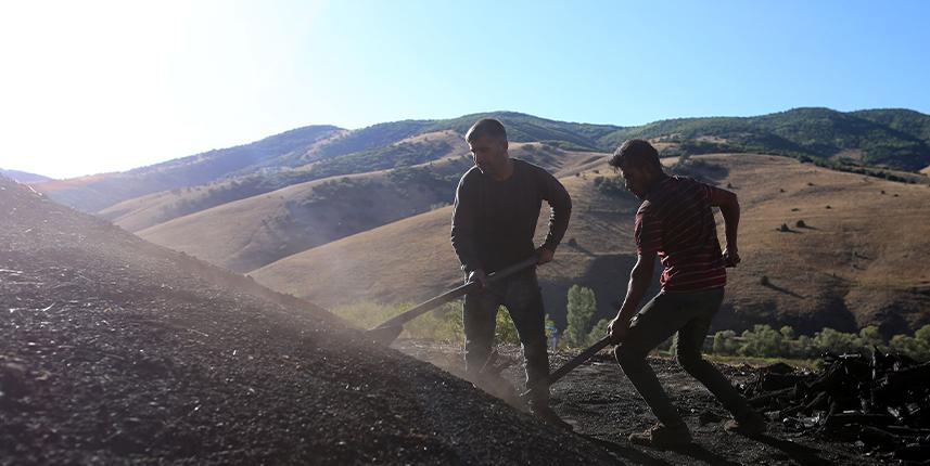 ‘Torlakçılar’ekmeklerini  ateş ve külden çıkarıyor. Foto Galeri 7