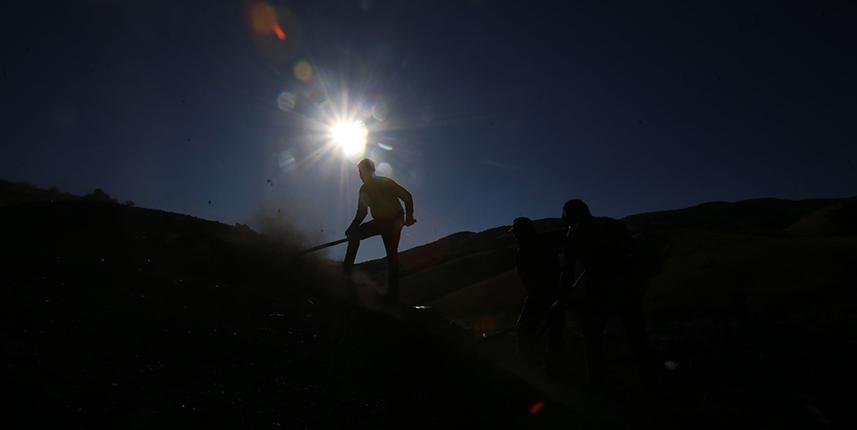 ‘Torlakçılar’ekmeklerini  ateş ve külden çıkarıyor. Foto Galeri 8