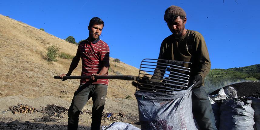 ‘Torlakçılar’ekmeklerini  ateş ve külden çıkarıyor. Foto Galeri 9