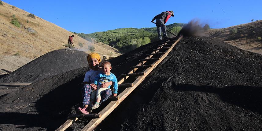 ‘Torlakçılar’ekmeklerini  ateş ve külden çıkarıyor. Foto Galeri 10
