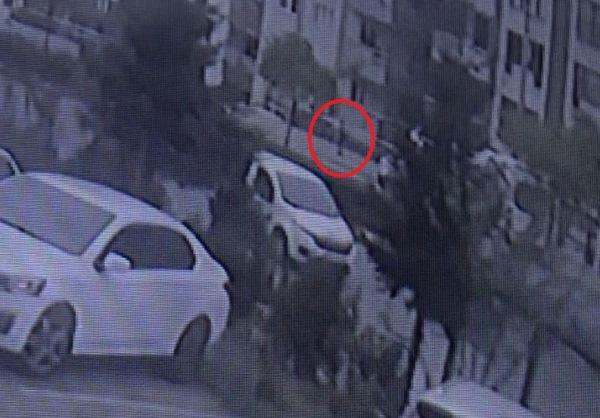 Trabzon'da küçük Miraç'ın hayatını kaybettiği kaza anı kamerada. Foto Galeri 3