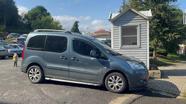 Trabzon'da yorgun mermi araca ibaret etti. Foto Haber 6