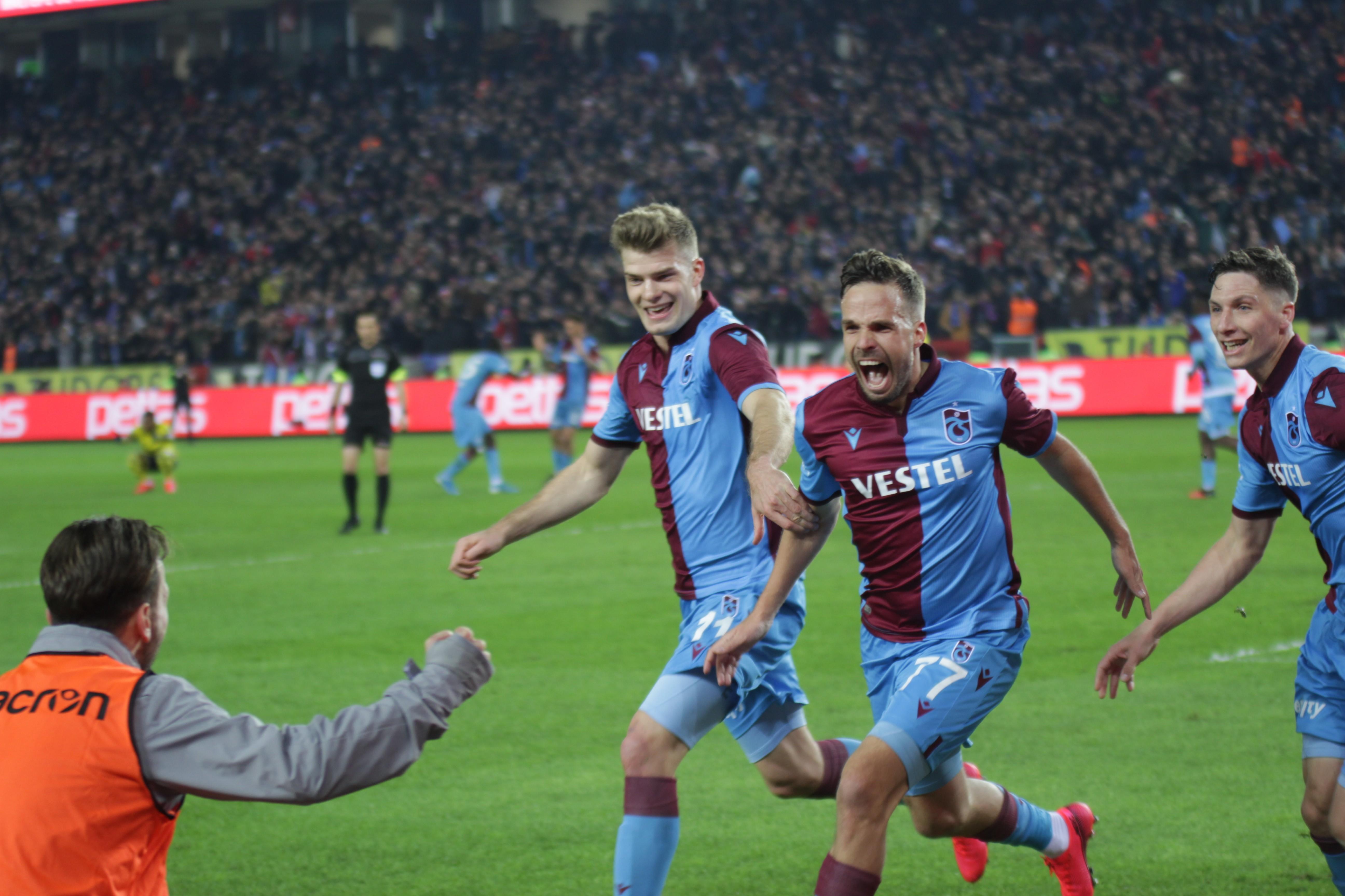 Trabzonspor'dan gittiği takımda istenmeyen adam ilan edilmişti! Foto Haber 8