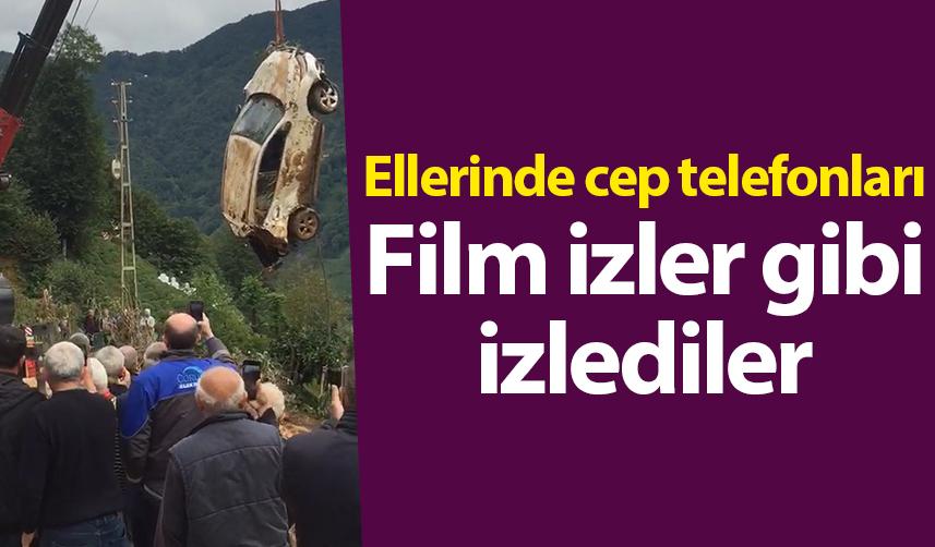 Rize'de aracın kurtarılmasını film izler gibi izlediler 1