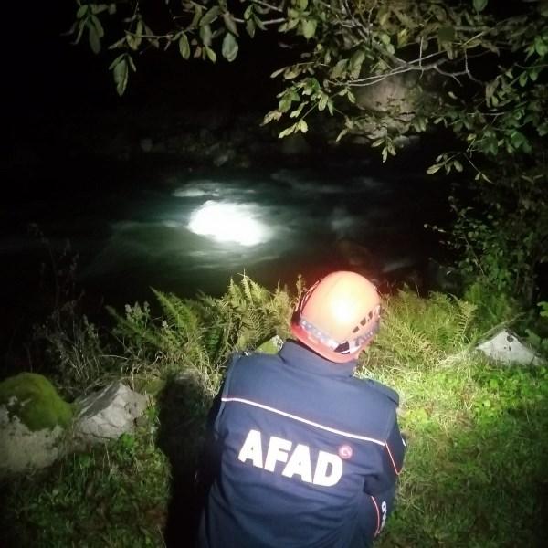 Rize'de kayıp yaşlı adam 5 saat sonra böyle bulundu! Foto Haber 8