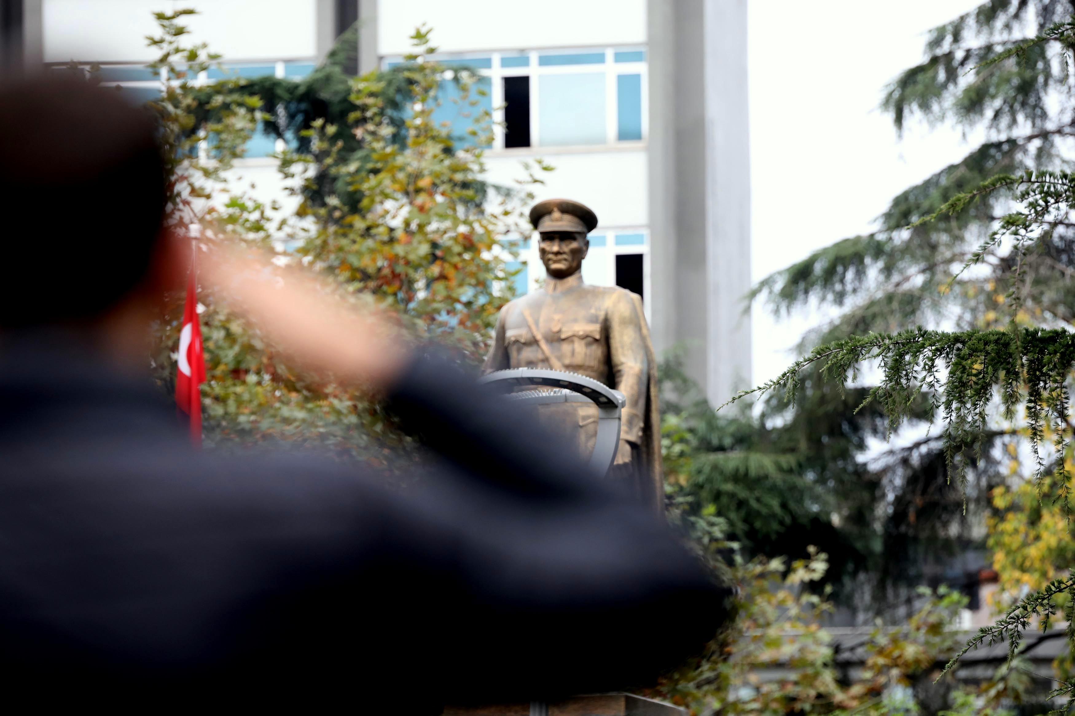 Trabzon'da hayat durdu! Ata'ya saygılarını böyle gösterdiler 1