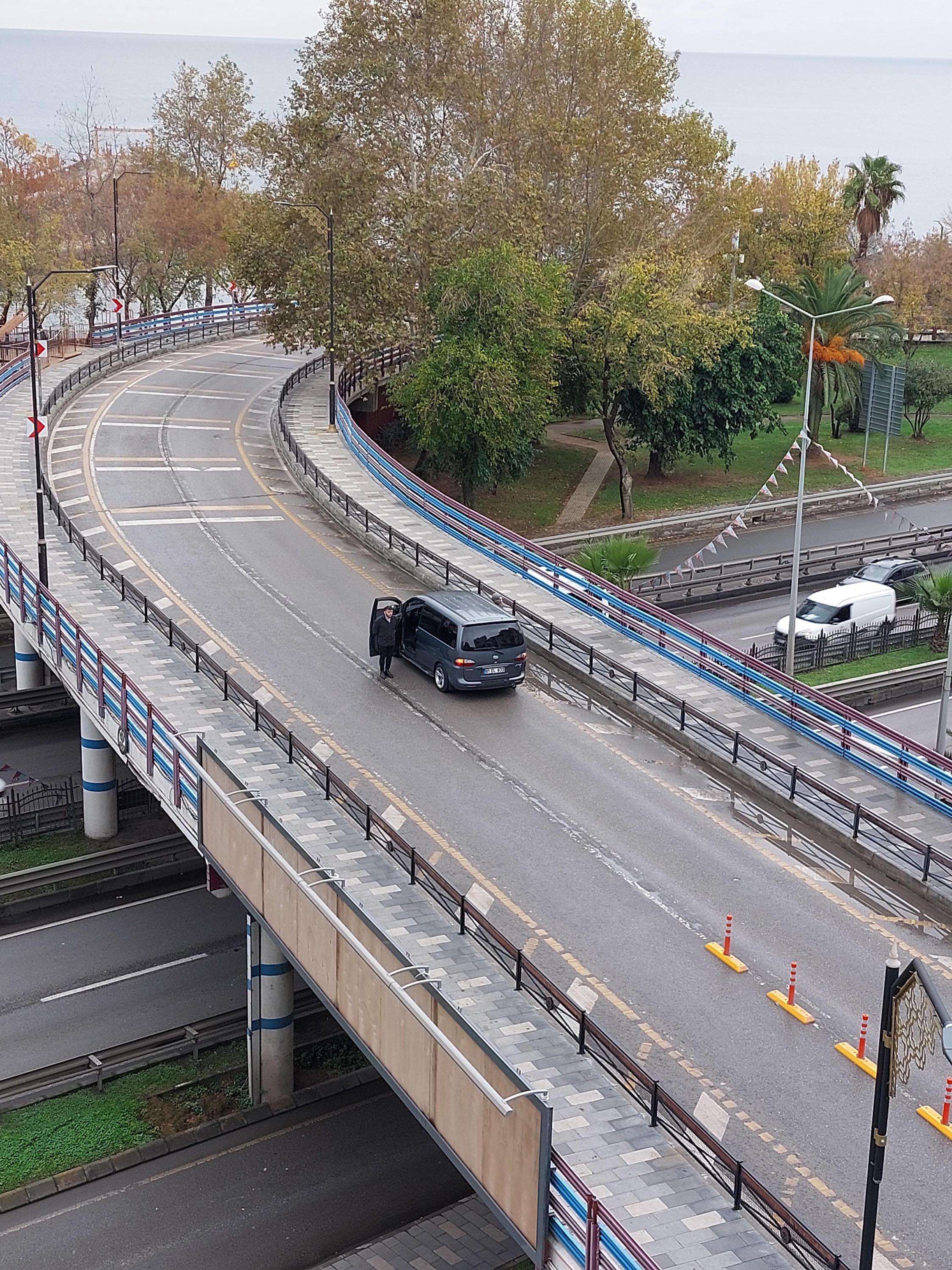 Trabzon'da hayat durdu! Ata'ya saygılarını böyle gösterdiler 4