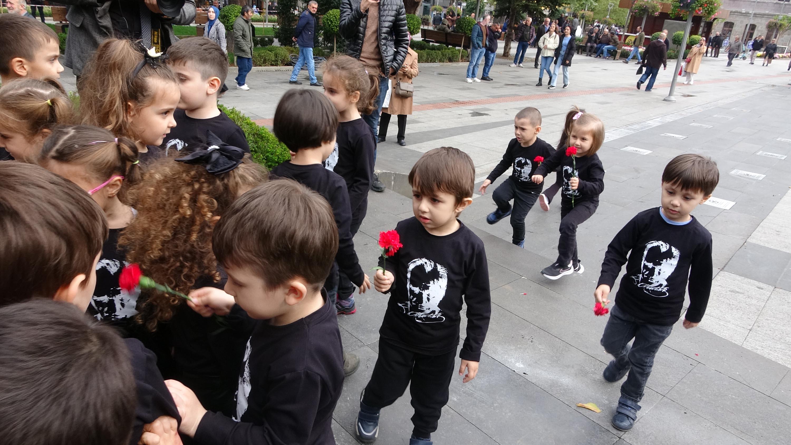 Trabzon'da hayat durdu! Ata'ya saygılarını böyle gösterdiler 6