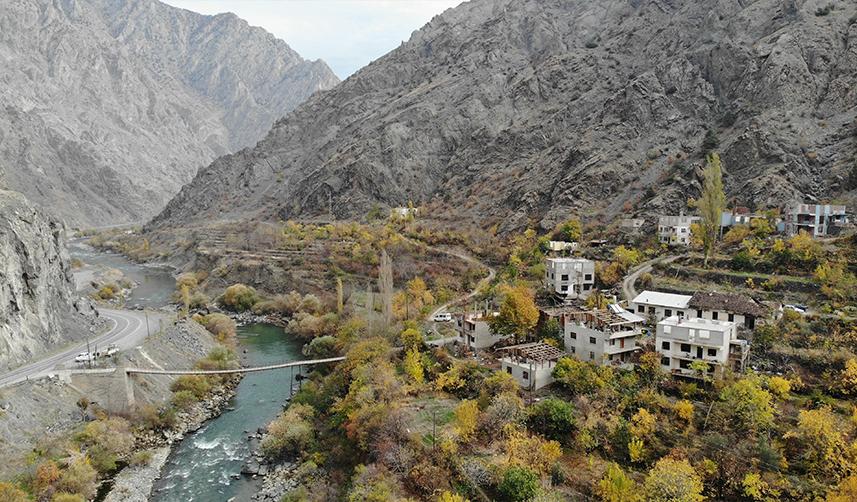 Yusufeli Barajı'nın kapakları kapatıldı, ilk sular altında kalacak köylerde telaş başladı... 11